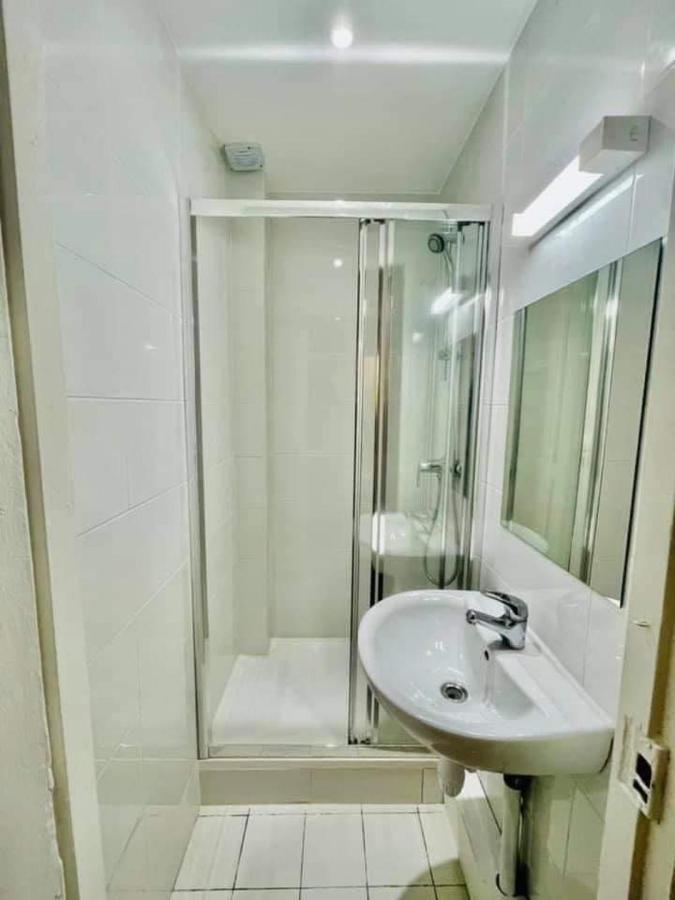Room Private Next To Train B 100Meter, Easy Go To Centre Ville, Not Whole Appartement Cachan Eksteriør billede